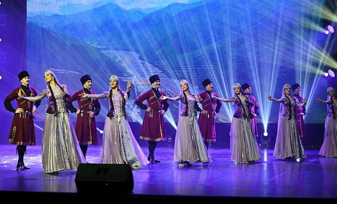 Qazaxıstanda Azərbaycan Dövlət Rəqs Ansamblının möhtəşəm konserti olub — FOTOLAR
