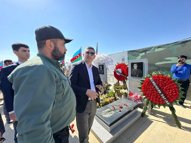 Xüsusi təyinatlıların qaziləri, şəhid ailələri və veteranları İB-nın üzvləri şəhidləri yad etdi — FOTOLAR