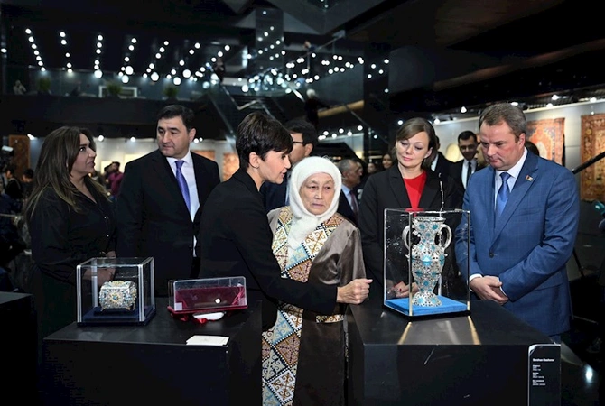 Astanada “Azərbaycanın sənət inciləri” adlı sərgi təşkil olunub — FOTOLAR