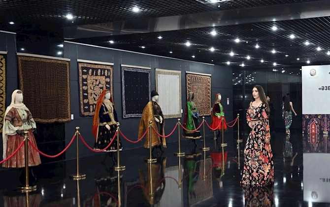Astanada “Azərbaycanın sənət inciləri” adlı sərgi təşkil olunub — FOTOLAR