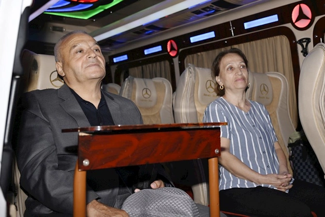 İlk köç karvanı Cəbrayıla çatıb, açarlar təqdim olunub — FOTOLAR (YENİLƏNDİ) İlk köç karvanı Cəbrayıla çatıb, açarlar təqdim olunub — FOTOLAR (YENİLƏNDİ)