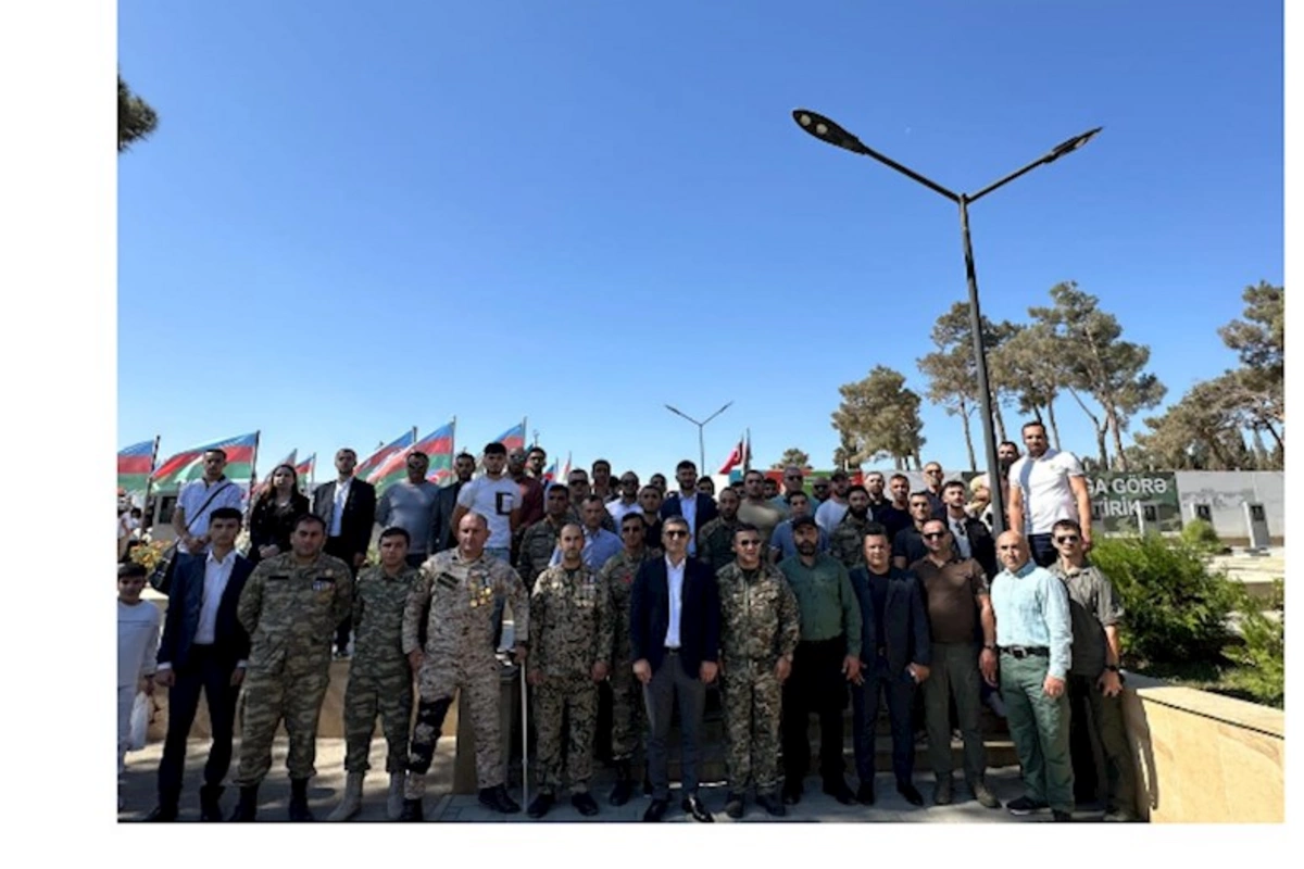 Xüsusi təyinatlıların qaziləri, şəhid ailələri və veteranları İB-nın üzvləri şəhidləri yad etdi — FOTOLAR