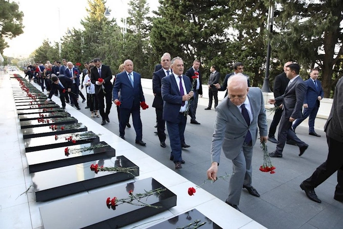 Bakıda İqlim Dəyişmələri və Ədalətli Keçid: Həmkarlar İttifaqlarının Rolu və Fəaliyyətləri mövzusunda beynəlxalq konfrans keçirilir (FOTOLAR)