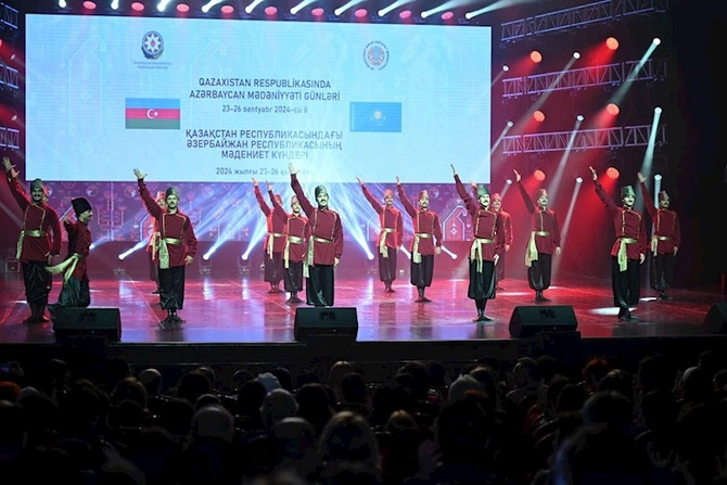 Qazaxıstanda Azərbaycan Dövlət Rəqs Ansamblının möhtəşəm konserti olub — FOTOLAR