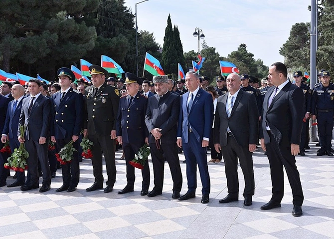 Sumqayıtda şəhidlərin xatirəsi anılıb — FOTOLAR