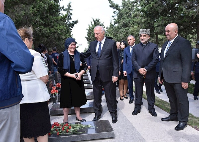 Sumqayıtda şəhidlərin xatirəsi anılıb — FOTOLAR