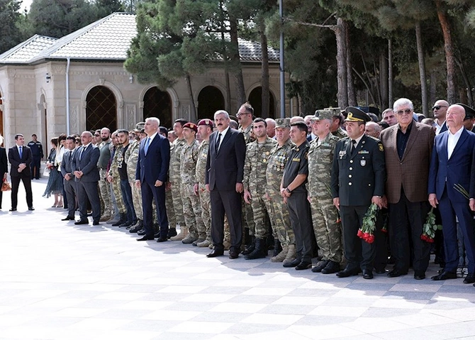 Sumqayıtda şəhidlərin xatirəsi anılıb — FOTOLAR