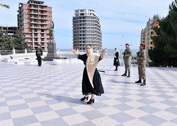 Sumqayıtda şəhidlərin xatirəsi anılıb — FOTOLAR