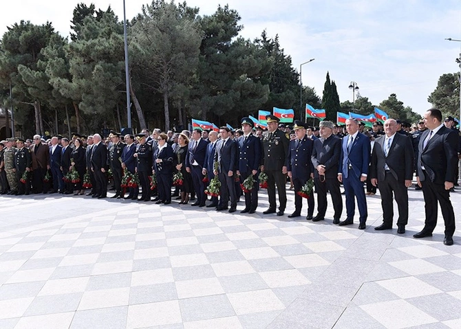 Sumqayıtda şəhidlərin xatirəsi anılıb — FOTOLAR