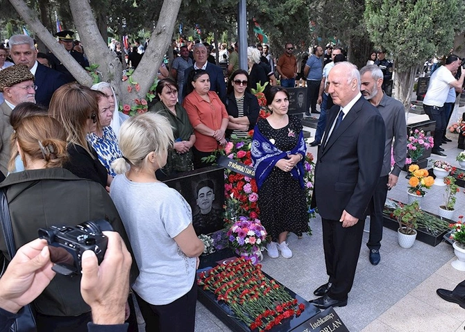 Sumqayıtda şəhidlərin xatirəsi anılıb — FOTOLAR