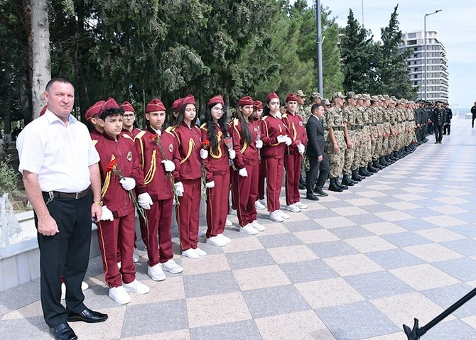 Sumqayıtda şəhidlərin xatirəsi anılıb — FOTOLAR