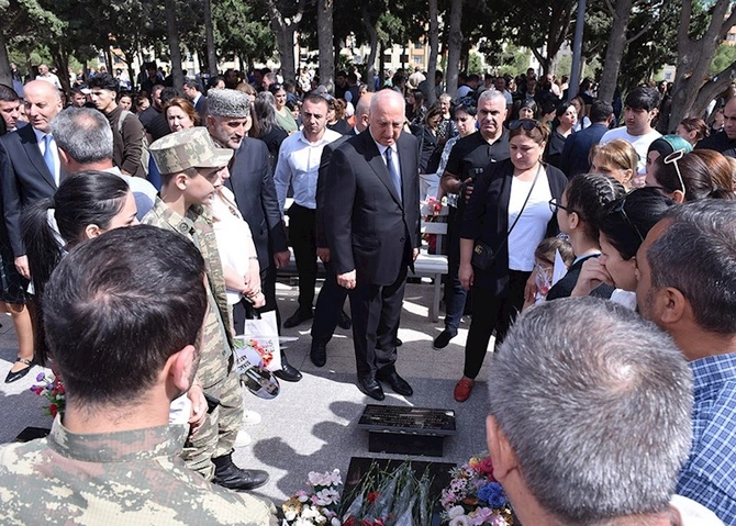 Sumqayıtda şəhidlərin xatirəsi anılıb — FOTOLAR