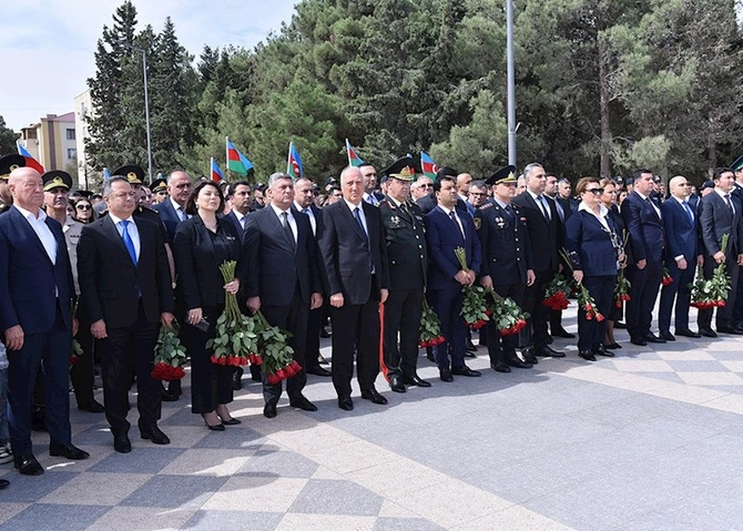 Sumqayıtda şəhidlərin xatirəsi anılıb — FOTOLAR