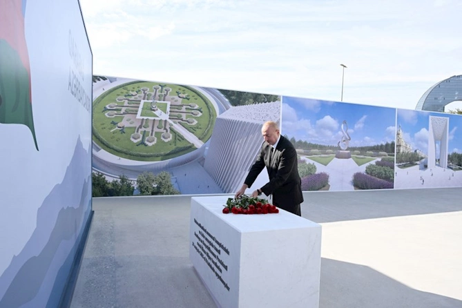 Prezident Zəfər parkında olub — YENİLƏNDİ (FOTOLAR) Prezident Zəfər parkında olub — YENİLƏNDİ (FOTOLAR)