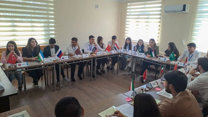 Dünya ölkələrində yaşıl iqtisadiyyata keçid: çağırışlar və imkanlar layihəsi uğurla başa çatdı — FOTOLAR