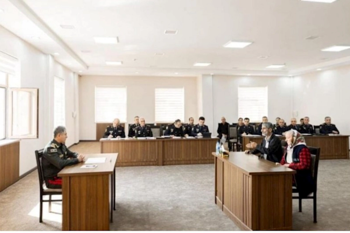 Vilayət Eyvazov dələduzluqla üzləşən vətəndaşları dinlədi