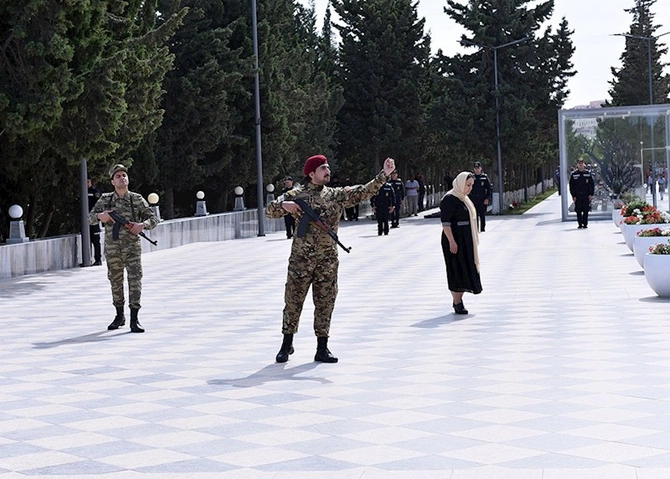 Sumqayıtda şəhidlərin xatirəsi anılıb — FOTOLAR