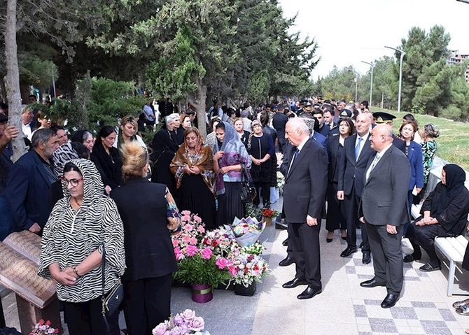 Sumqayıtda şəhidlərin xatirəsi anılıb — FOTOLAR
