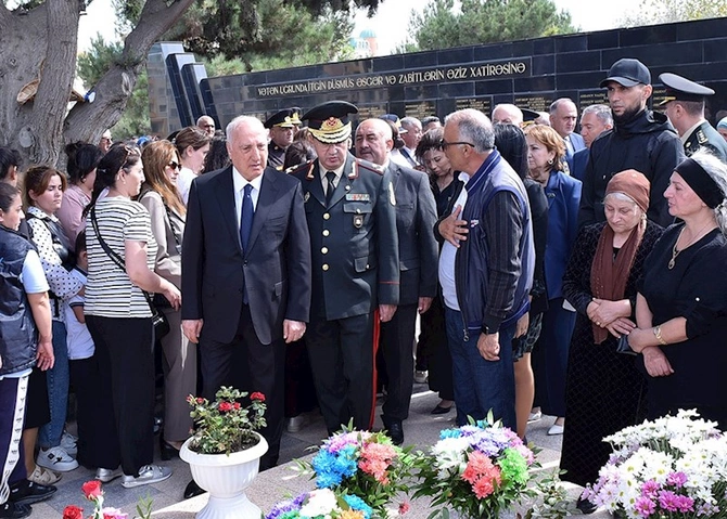 Sumqayıtda şəhidlərin xatirəsi anılıb — FOTOLAR