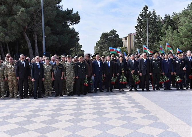 Sumqayıtda şəhidlərin xatirəsi anılıb — FOTOLAR