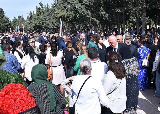 Sumqayıtda şəhidlərin xatirəsi anılıb — FOTOLAR