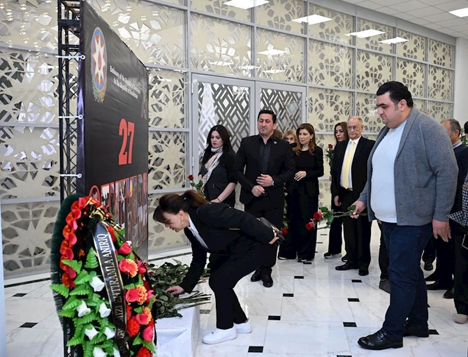 Azərbaycanın mədəniyyət xadimləri Astanada şəhidlərimizin xatirəsini yad ediblər — FOTOLAR Azərbaycanın mədəniyyət xadimləri Astanada şəhidlərimizin xatirəsini yad ediblər — FOTOLAR