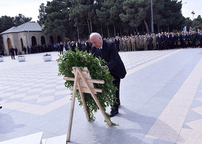 Sumqayıtda şəhidlərin xatirəsi anılıb — FOTOLAR