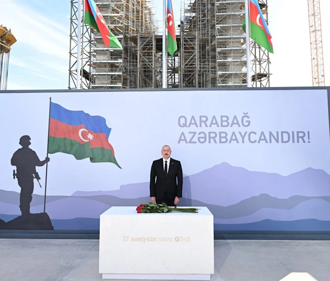 Prezident Zəfər parkında olub — YENİLƏNDİ (FOTOLAR) Prezident Zəfər parkında olub — YENİLƏNDİ (FOTOLAR)