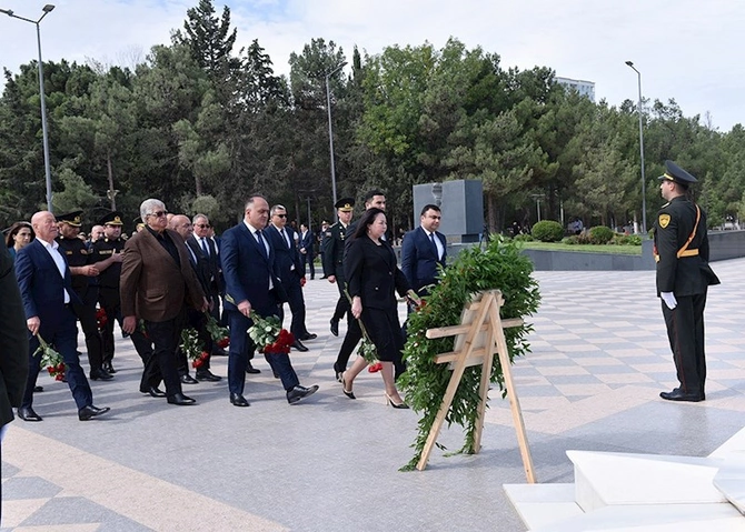 Sumqayıtda şəhidlərin xatirəsi anılıb — FOTOLAR