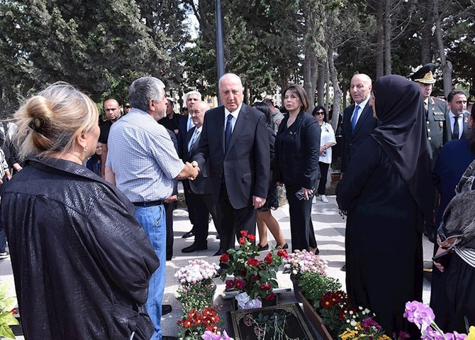 Sumqayıtda şəhidlərin xatirəsi anılıb — FOTOLAR