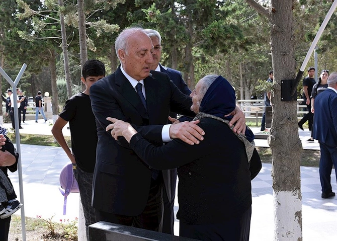 Sumqayıtda şəhidlərin xatirəsi anılıb — FOTOLAR