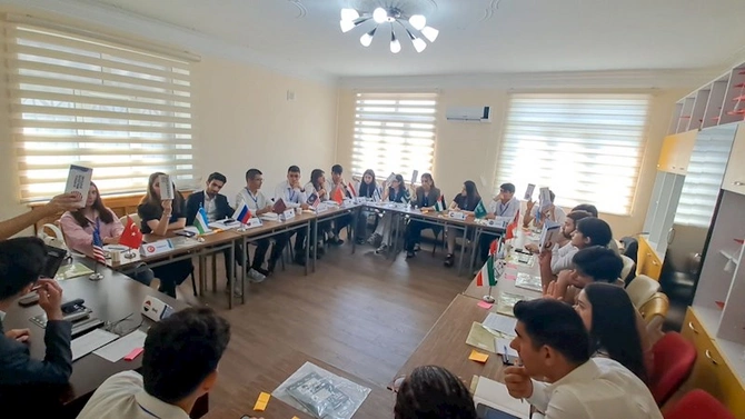 Dünya ölkələrində yaşıl iqtisadiyyata keçid: çağırışlar və imkanlar layihəsi uğurla başa çatdı — FOTOLAR