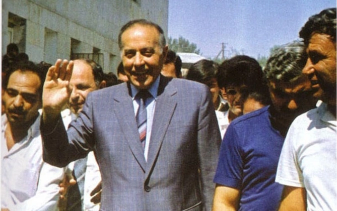Vüqar Rəhimzadə: Ulu Öndərin xalqımız qarşısındakı ən böyük xidmətlərindən biri Azərbaycan dövlətçiliyini xilas etməsidir (FOTOLAR)