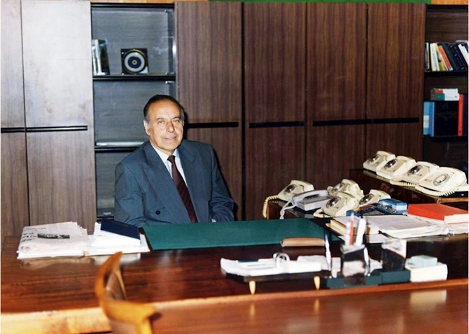 Vüqar Rəhimzadə: Ulu Öndərin xalqımız qarşısındakı ən böyük xidmətlərindən biri Azərbaycan dövlətçiliyini xilas etməsidir (FOTOLAR)
