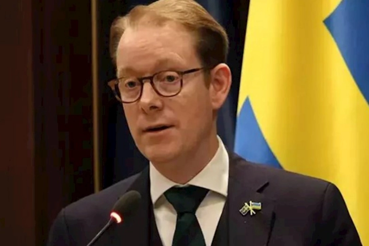 Billström də istefa verir