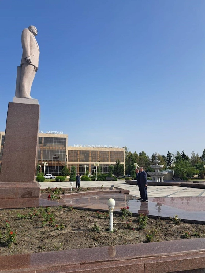 Ekologiya və təbii sərvətlər naziri Ucarda vətəndaşları qəbul edib — FOTOLAR