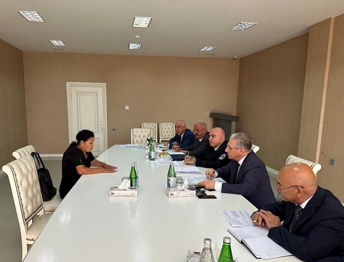 Ekologiya və təbii sərvətlər naziri Ucarda vətəndaşları qəbul edib — FOTOLAR