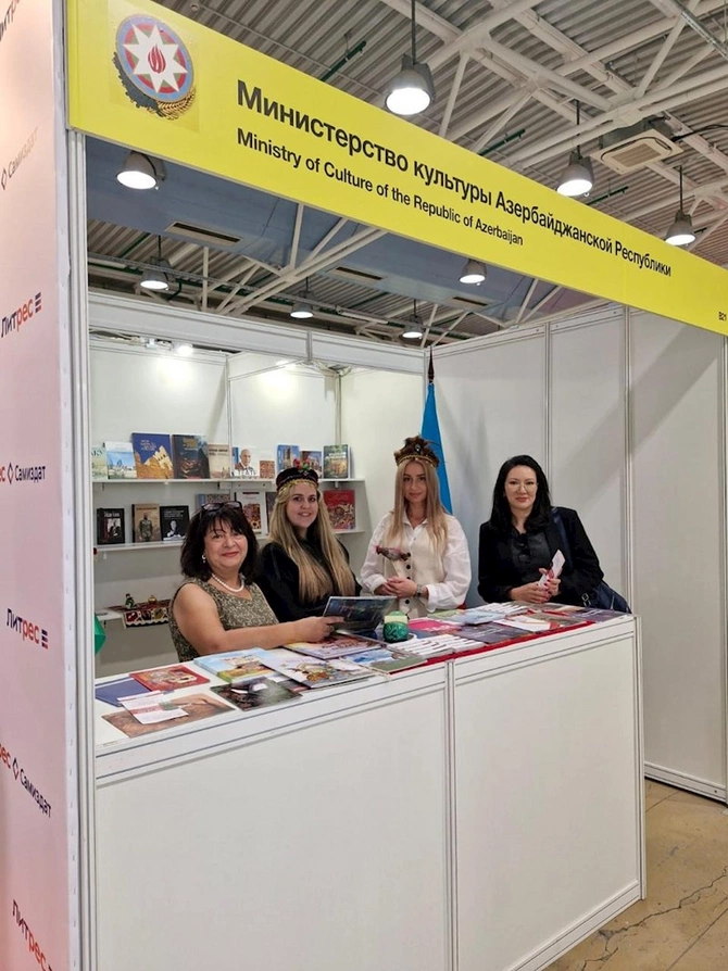 Azərbaycan 37-ci Moskva Beynəlxalq Kitab Sərgisində təmsil olunur — FOTOLAR Azərbaycan 37-ci Moskva Beynəlxalq Kitab Sərgisində təmsil olunur — FOTOLAR