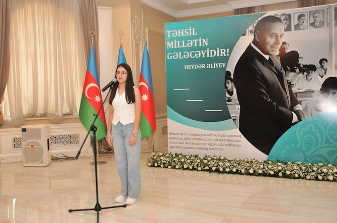 Abşeronda birinci sinifə gedəcək şəhid övladları ilə görüş keçirildi — FOTOLAR Abşeronda birinci sinifə gedəcək şəhid övladları ilə görüş keçirildi — FOTOLAR