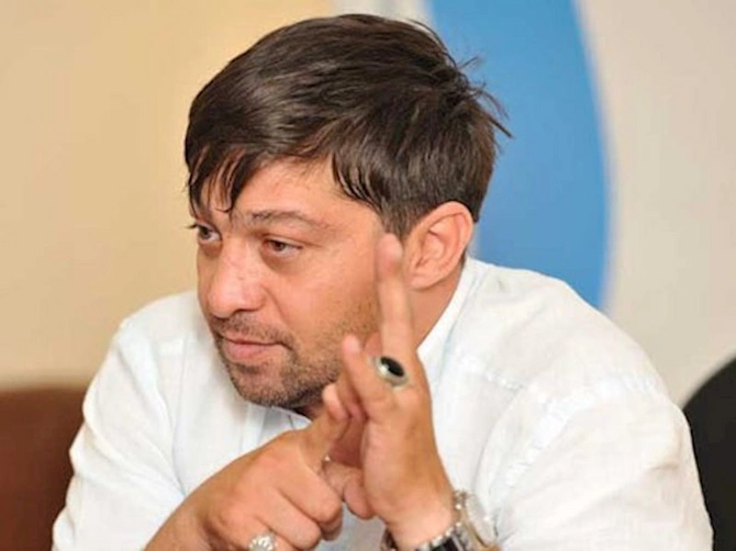 Bu məşhur azərbaycanlı meyxanaçının çayxanasında ofisiant işləyib — FOTO