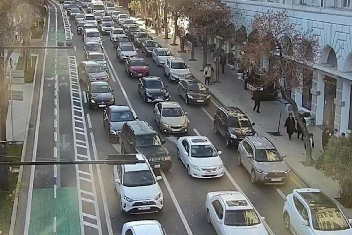 Bakıda hansı yollarda tıxac var? — SİYAHI