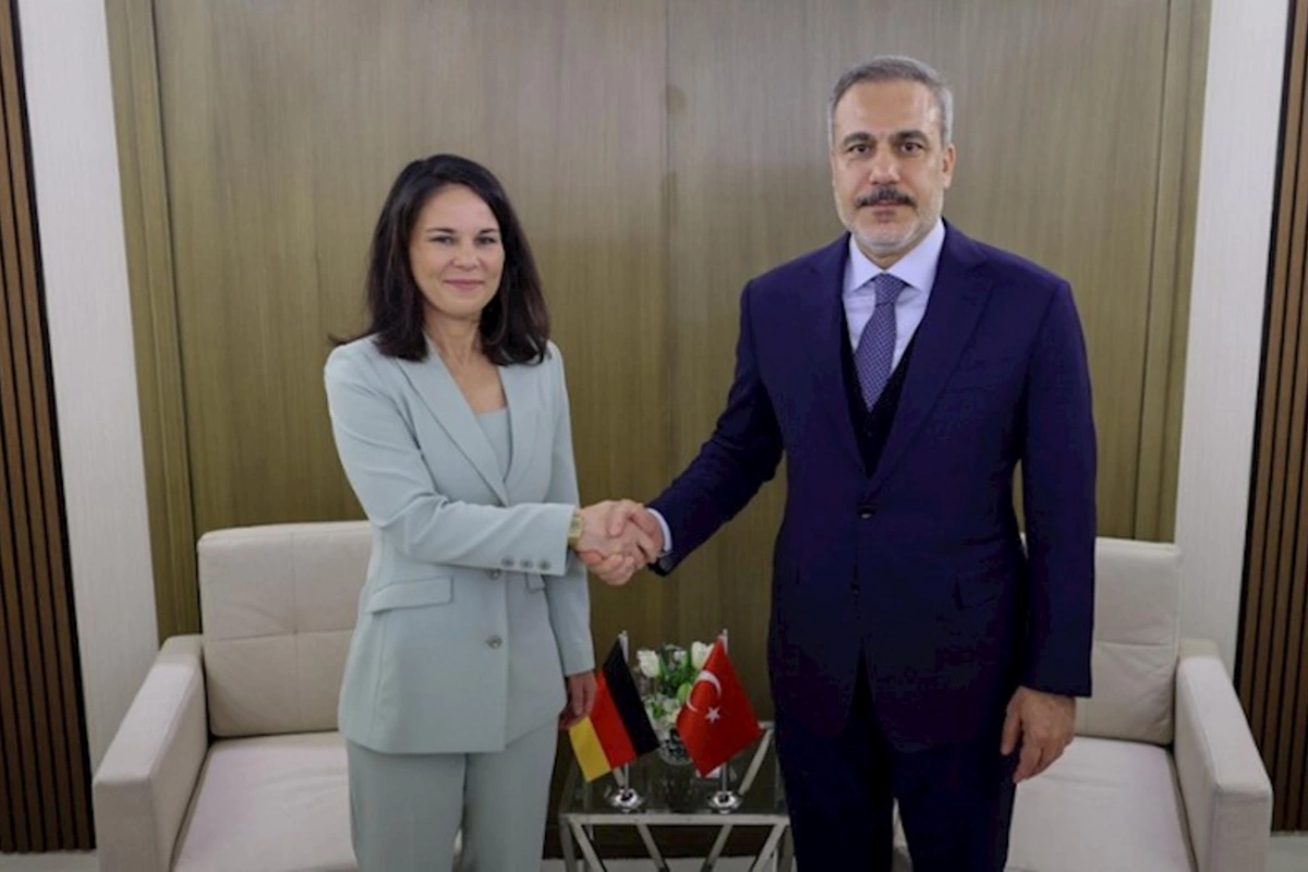 Türkiyənin XİN başçısı avropalı həmkarları ilə görüşdü