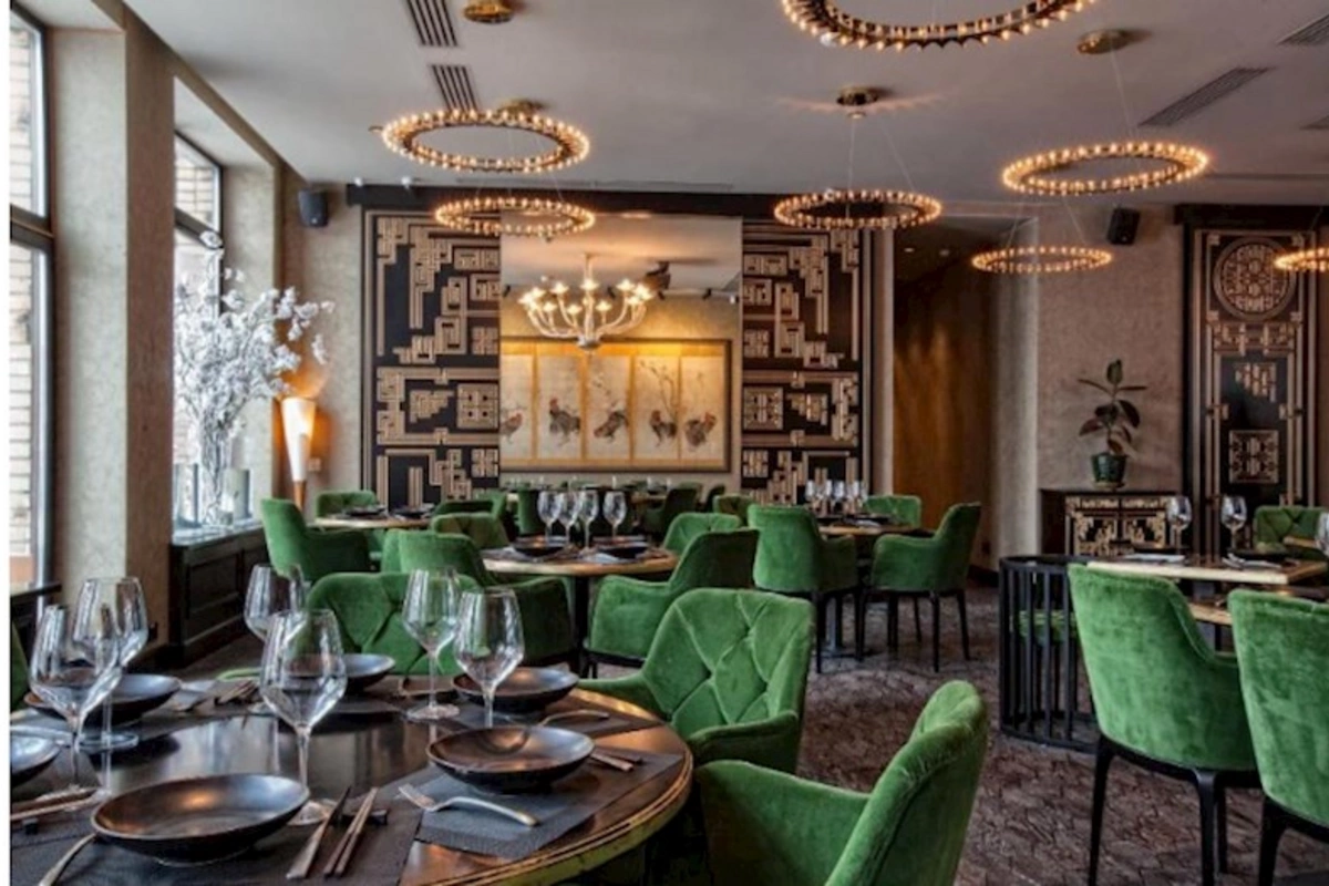 Bakıda 5 nəfər restorana hücum etdi: Yaralanan var — VİDEO