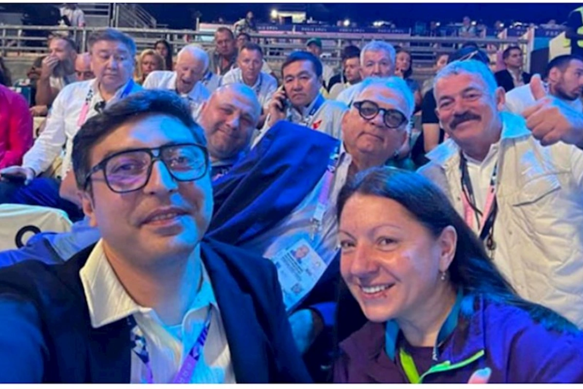 Nazir işdən çıxarılan müavini ilə selfi paylaşdı