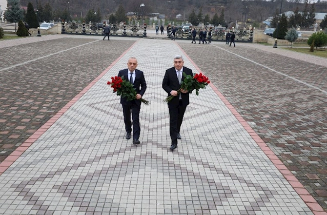 Zaur Mikayılov Qubada vətəndaşlarla görüşdü — FOTOLAR Zaur Mikayılov Qubada vətəndaşlarla görüşdü — FOTOLAR