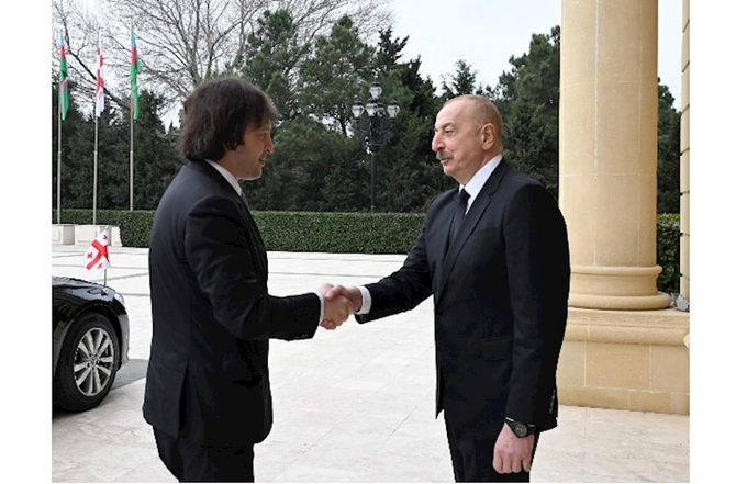 İlham Əliyev və İrakli Kobaхidzе arasında təkbətək görüş keçirildi — FOTOLAR (YENİLƏNİB)