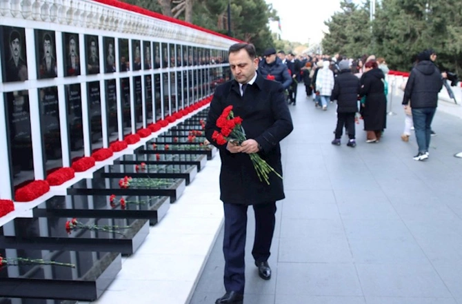 SOMDA-nın şəxsi heyəti Şəhidlər xiyabanını ziyarət edib — FOTOLAR