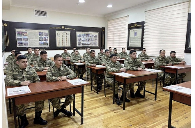 Hərbi vəzifəlilər ilə keçirilən təlim toplanışı davam edir — VİDEO/FOTOLAR Hərbi vəzifəlilər ilə keçirilən təlim toplanışı davam edir — VİDEO/FOTOLAR