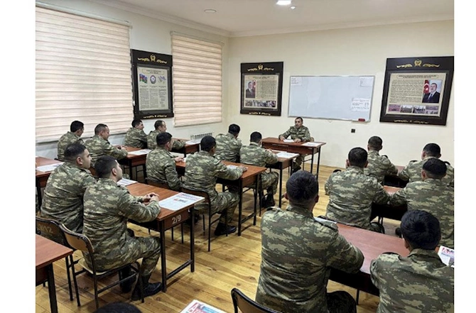 Hərbi vəzifəlilər ilə keçirilən təlim toplanışı davam edir — VİDEO/FOTOLAR Hərbi vəzifəlilər ilə keçirilən təlim toplanışı davam edir — VİDEO/FOTOLAR
