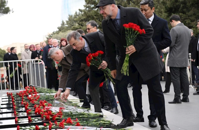 Diplomatik korpusun nümayəndələri Şəhidlər xiyabanını ziyarət ediblər — FOTOLAR
